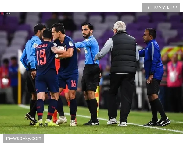 日本队小快灵打法上半场奏效，转换进攻抓住退防不及时漏洞